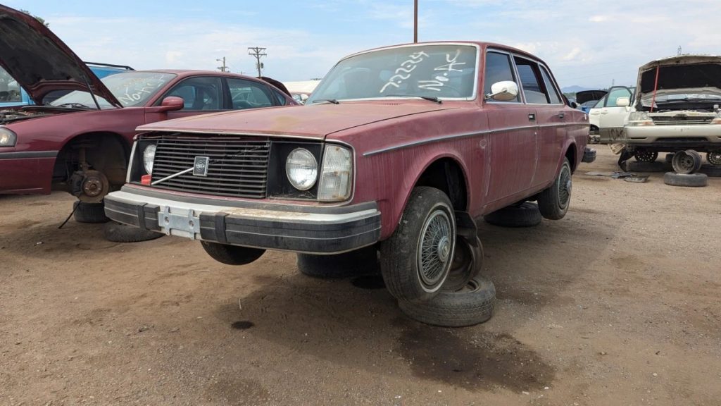 Junkyard Gem: 1976 Volvo 244 Dl