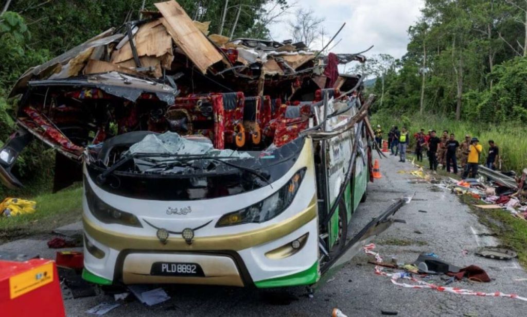 Crashed bus did not have seat belts; cameras, seat belt buzzers may be made mandatory for buses – Loke