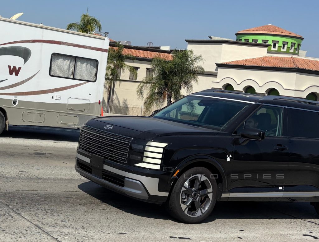 Spy Photos! 2026 Hyundai Palisade Finally Spied Totally Uncovered On