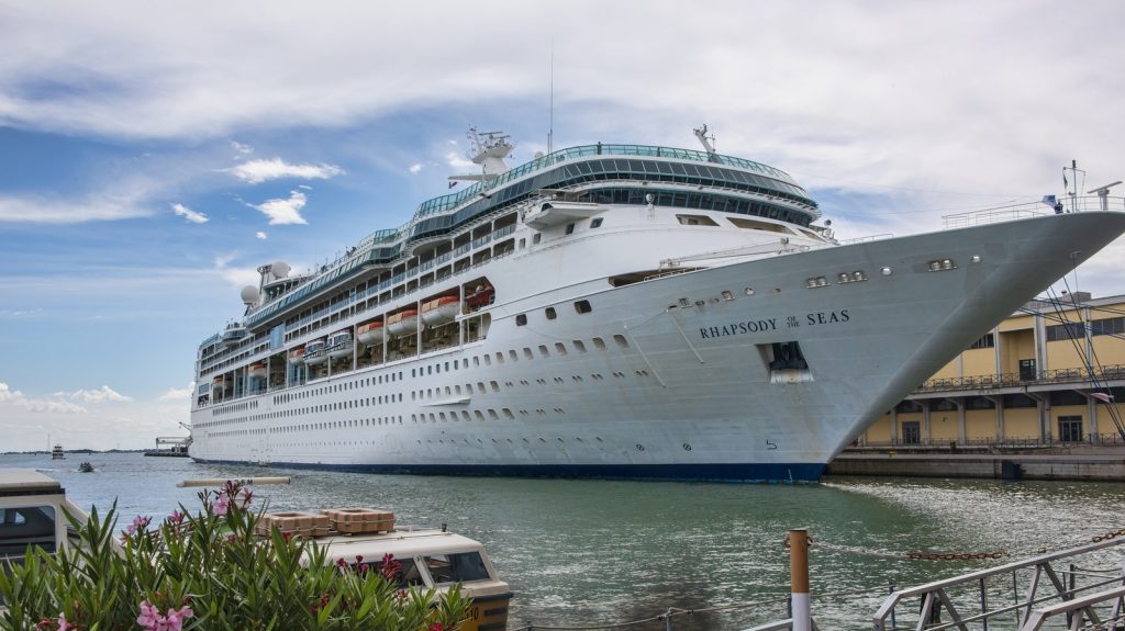 Cruise goer jump off ship to allegedly avoid $16,000 gambling debt