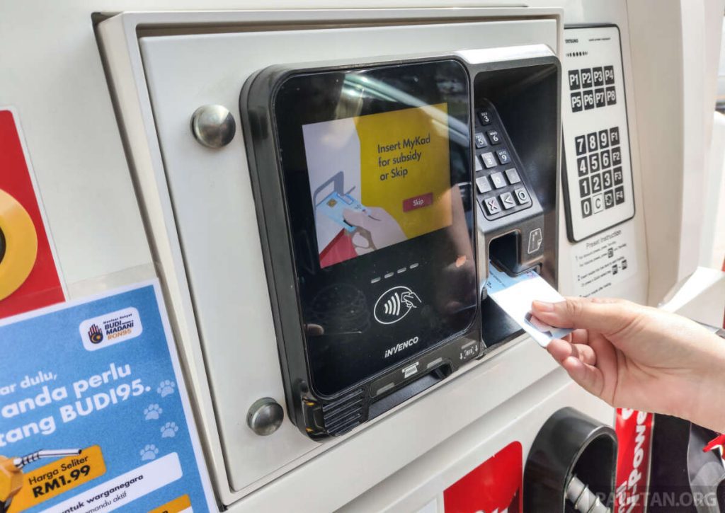 Budi95 programme has been running easily, all operational systems stable since launch – MoF Budi95 MyKad petrol pump terminal-1