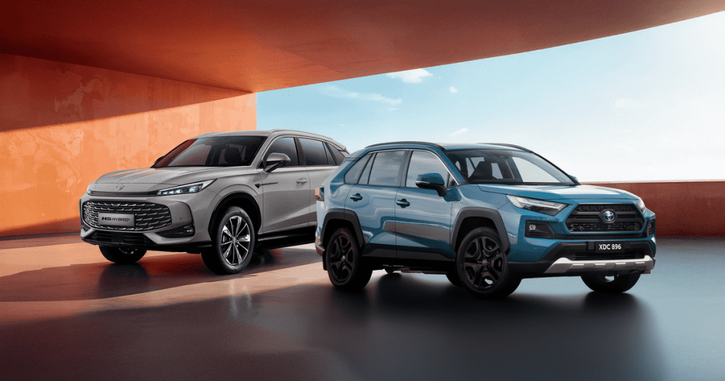 Mg hs essence super hybrid vs toyota rav4 cruiser hybrid: