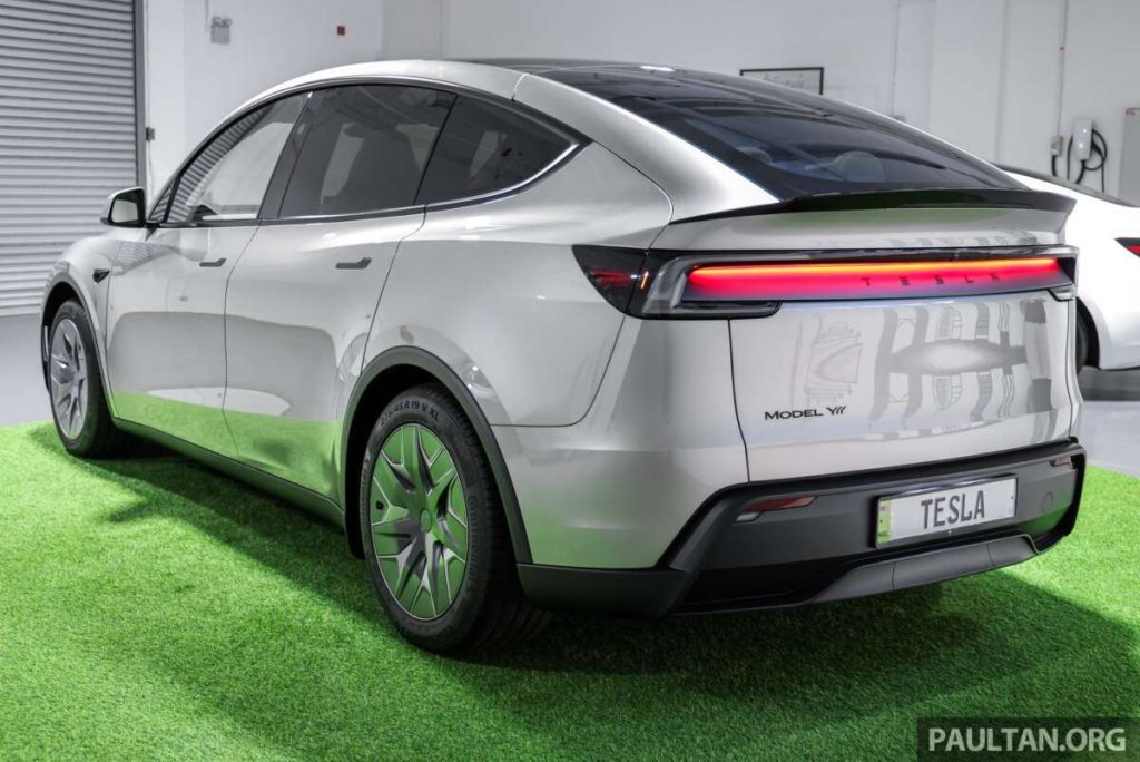 Tesla Model Y L Malaysia price confirmed – RM260,000 for 6-seater EV SUV, Cosmic Silver is RM11k extra! Tesla Model Y L Malaysia price confirmed – RM260,000 for 6-seater EV SUV, Cosmic Silver is RM11k extra!