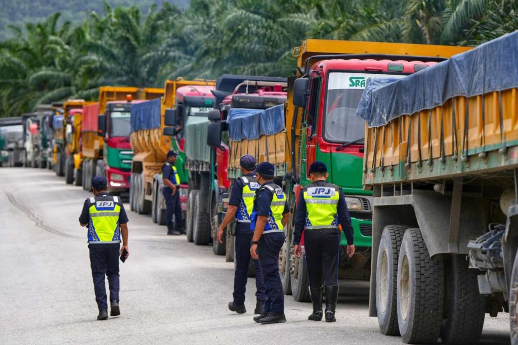 'tonto' stickers used by lorries to avoid enforcement